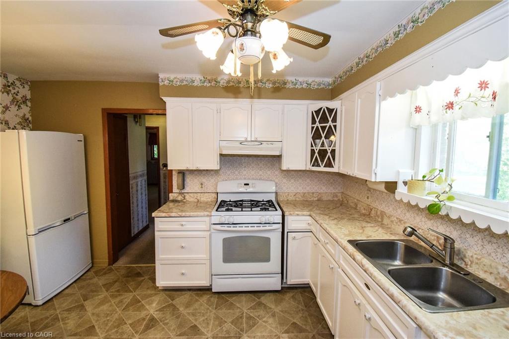 725 Cross Street W Property Photo 8