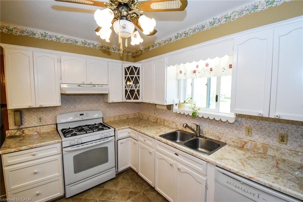 725 Cross Street W Property Photo 9