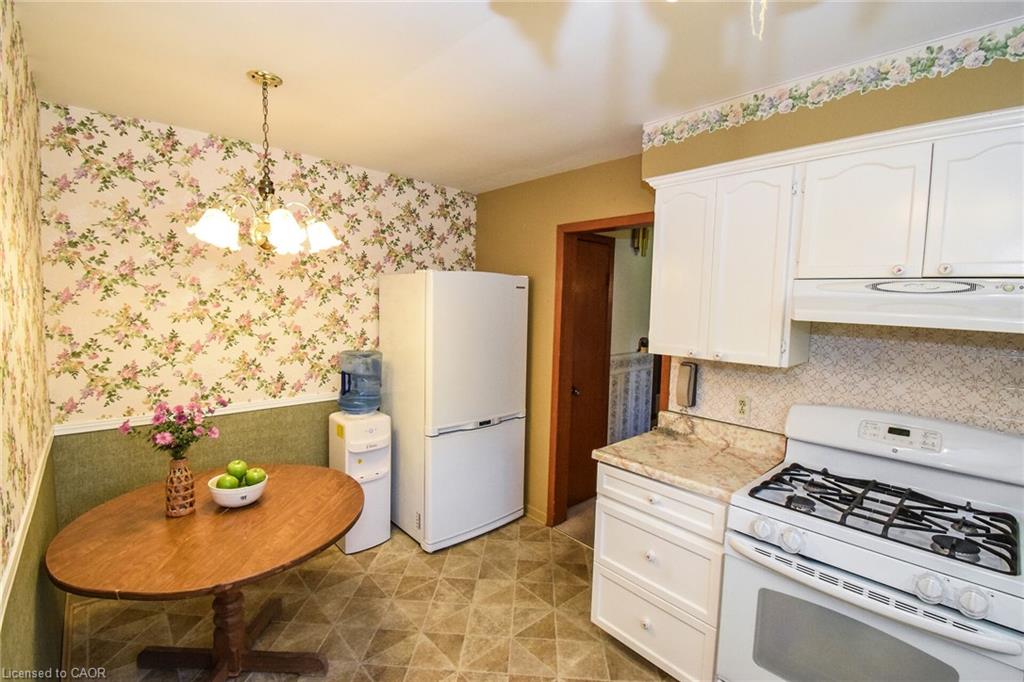 725 Cross Street W Property Photo 10