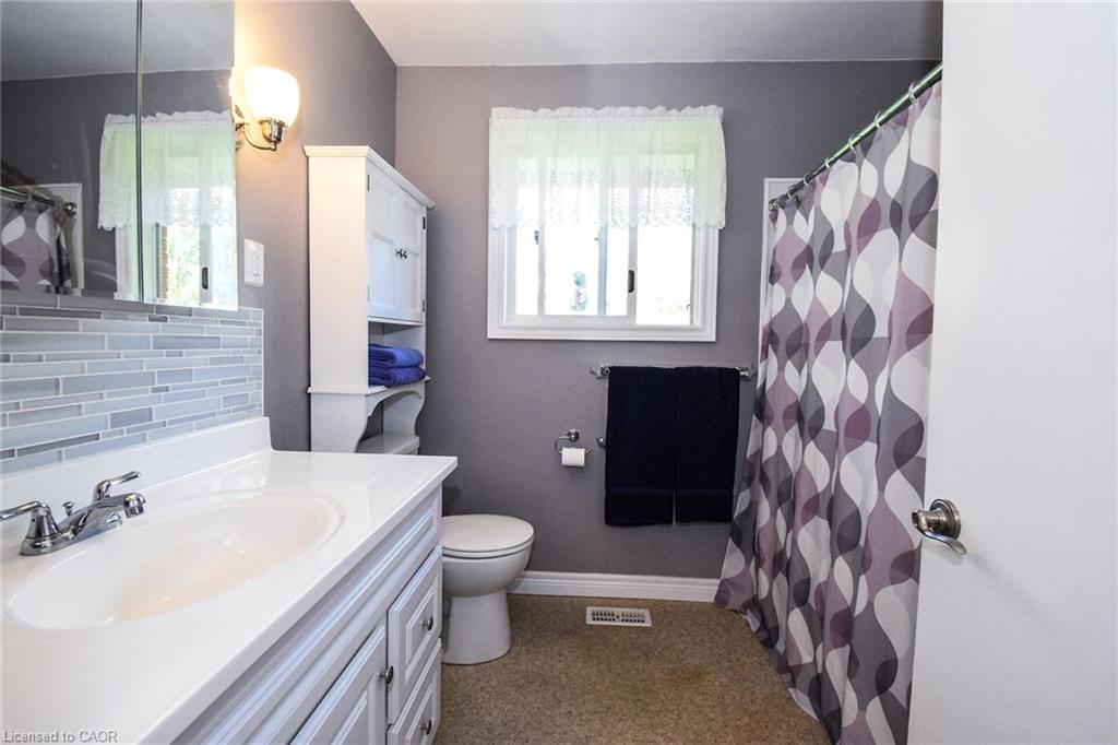 725 Cross Street W Property Photo 14