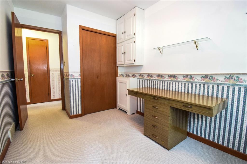 725 Cross Street W Property Photo 17