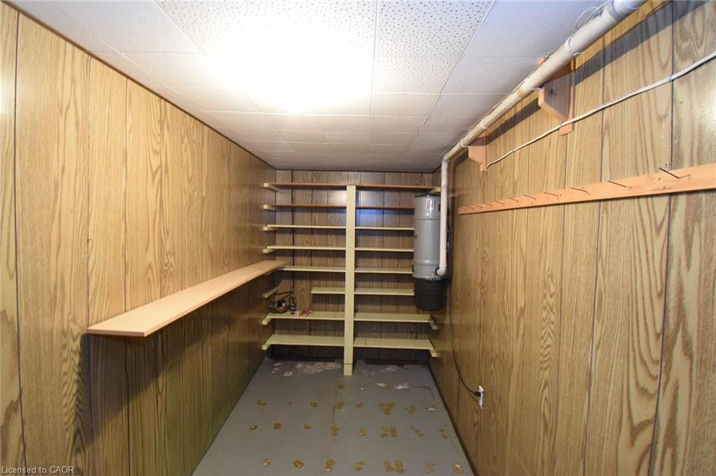 725 Cross Street W Property Photo 31