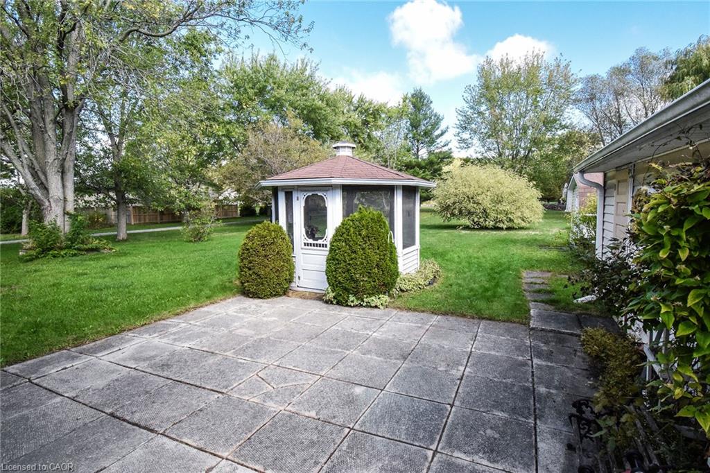 725 Cross Street W Property Photo 32