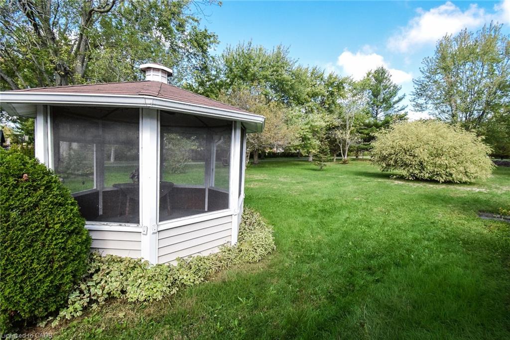 725 Cross Street W Property Photo 34