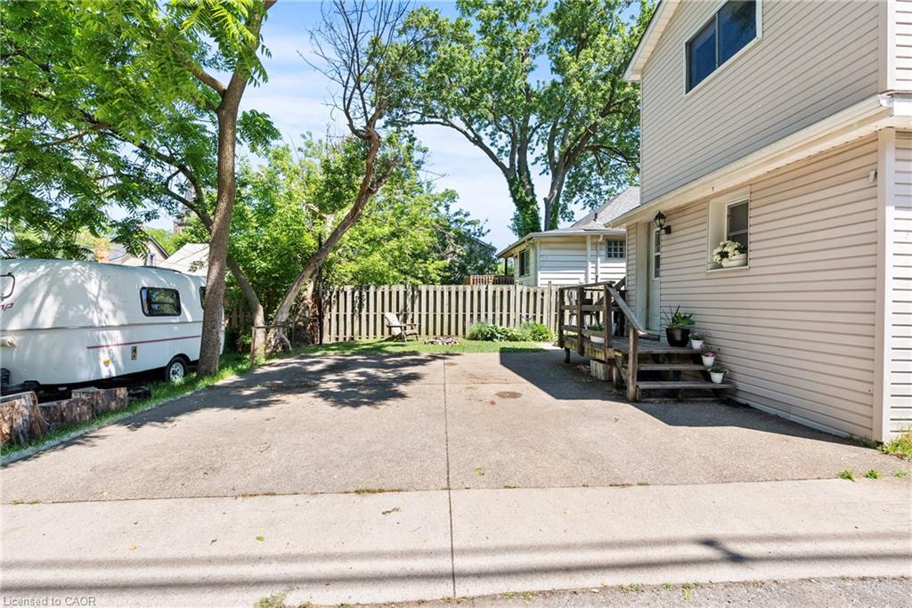 25 Bessey Street Property Photo 40