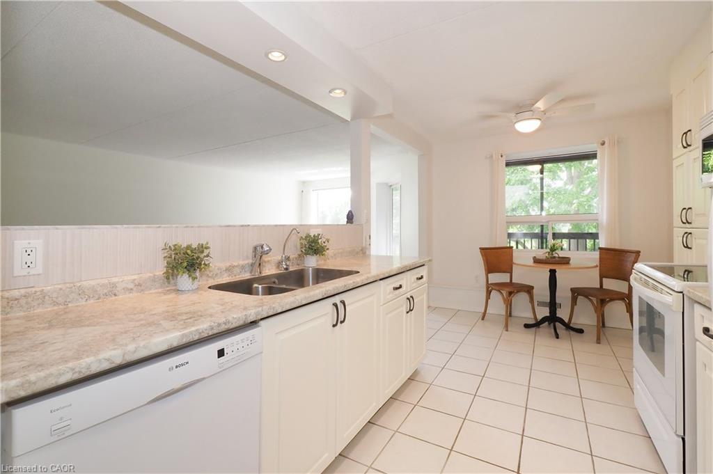 303-35 Bute Street Property Photo 8