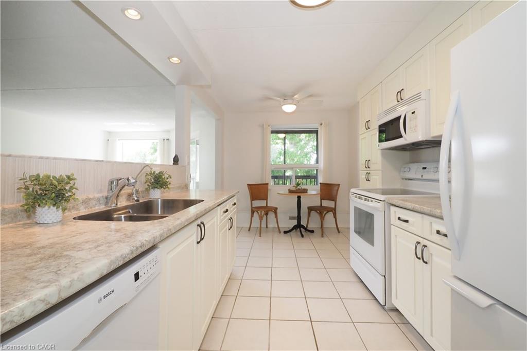 303-35 Bute Street Property Photo 9
