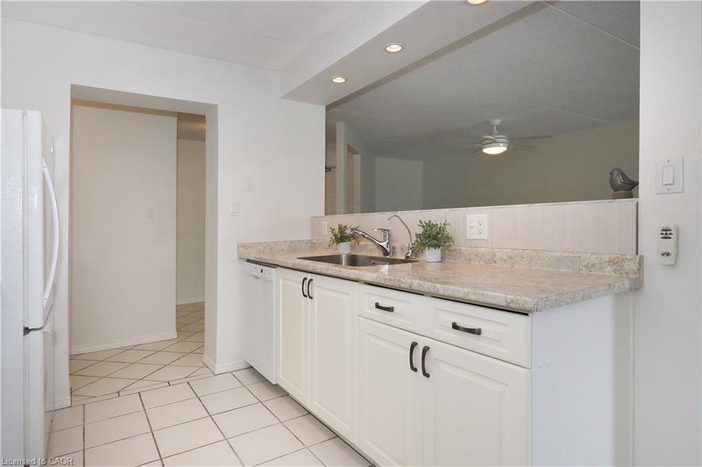 303-35 Bute Street Property Photo 10