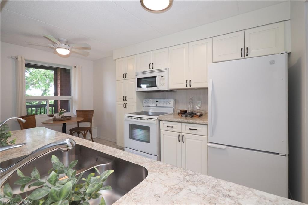 303-35 Bute Street Property Photo 11
