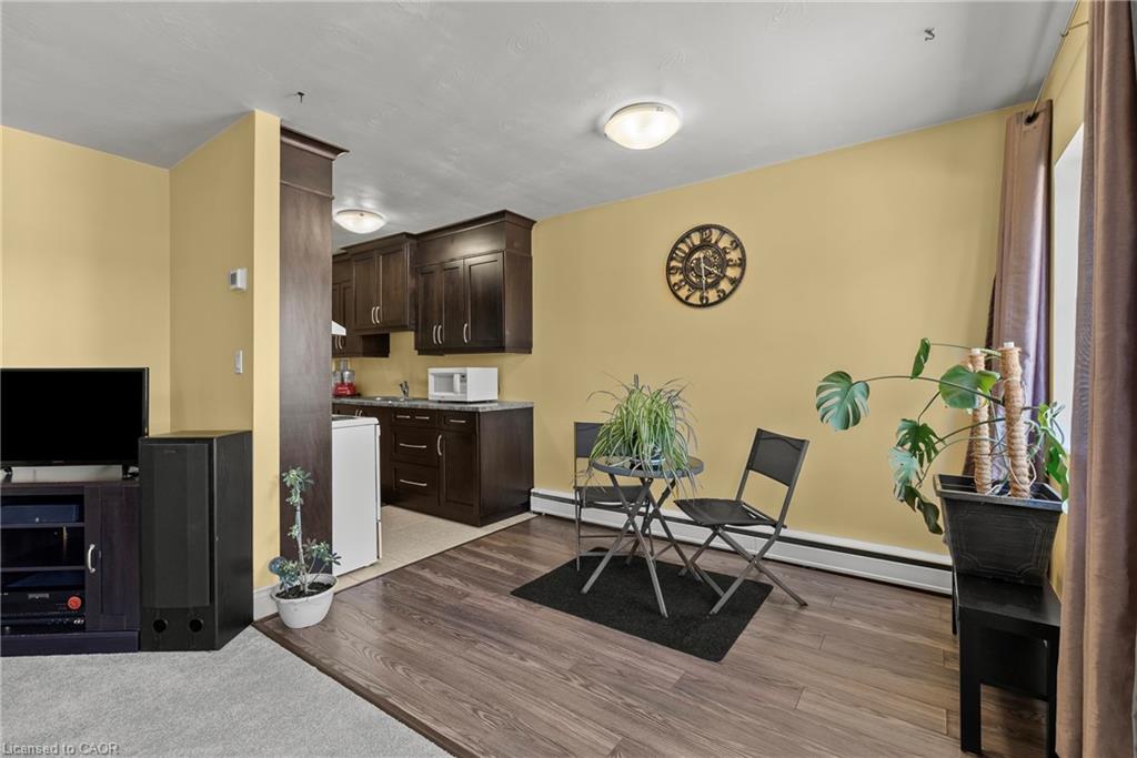 37-456 Carlton Street Property Photo 9