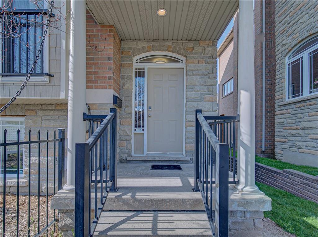 32 Bruce Street Property Photo 16