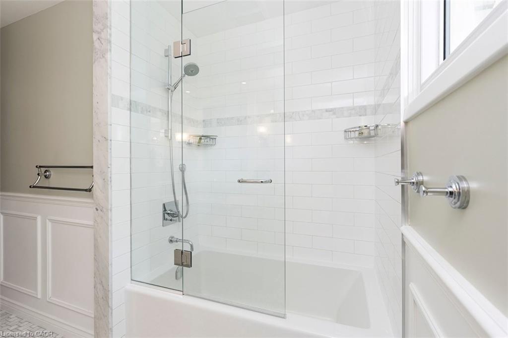206 Elizabeth Street S Property Photo 18