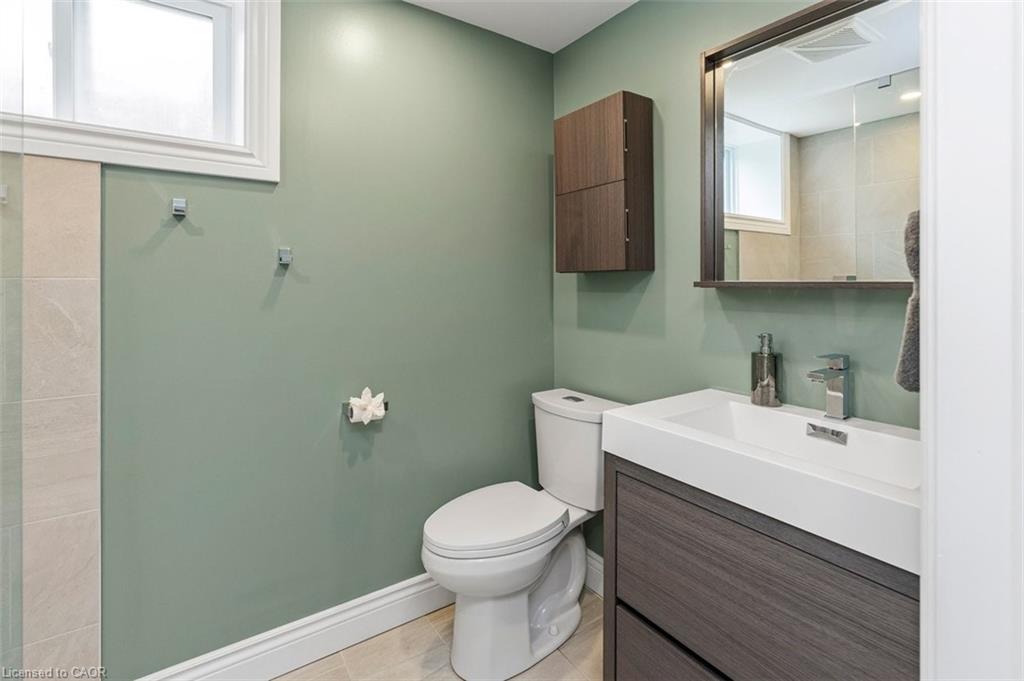 206 Elizabeth Street S Property Photo 32