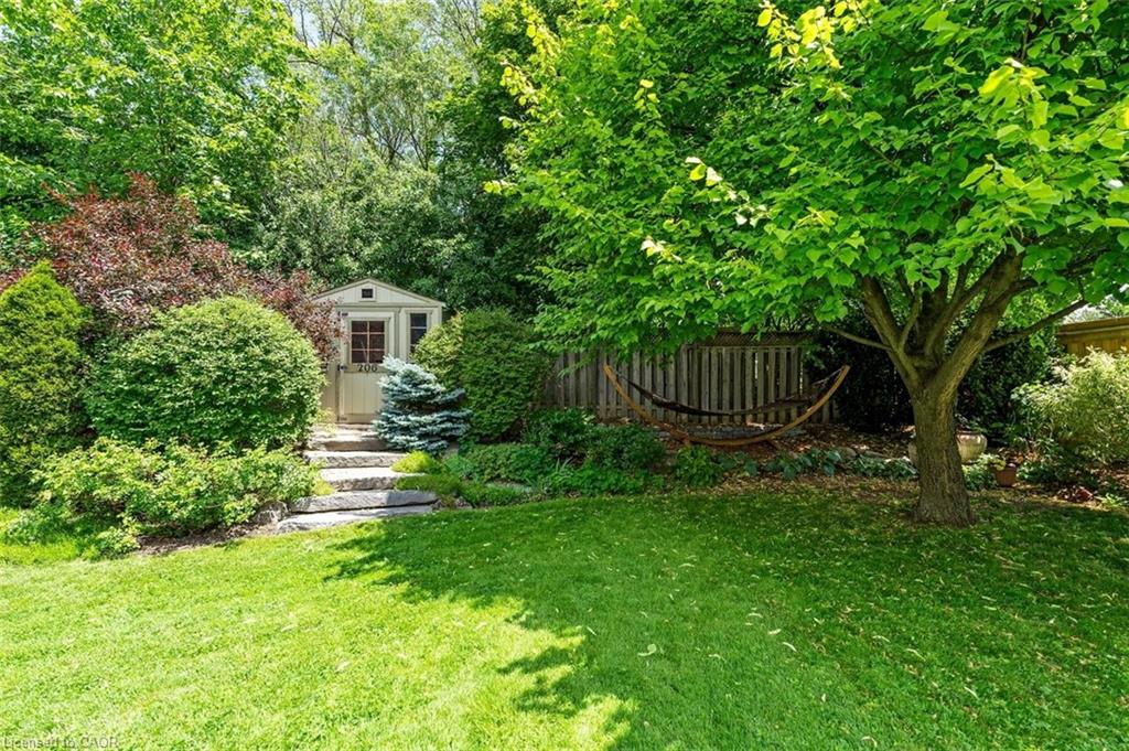 206 Elizabeth Street S Property Photo 37
