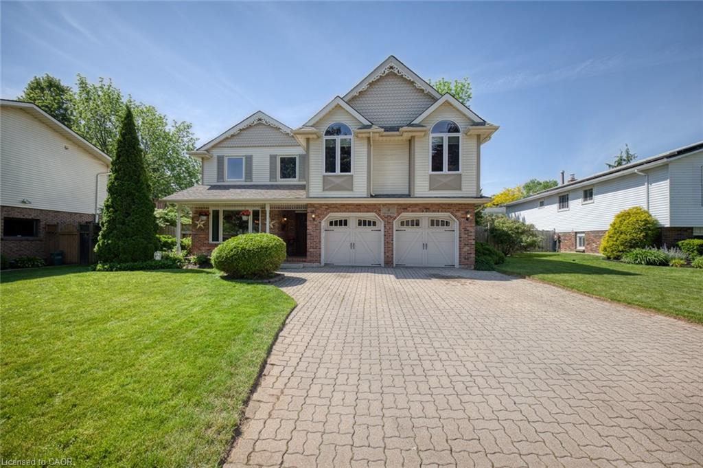 8 Cheval Drive Property Photo 1