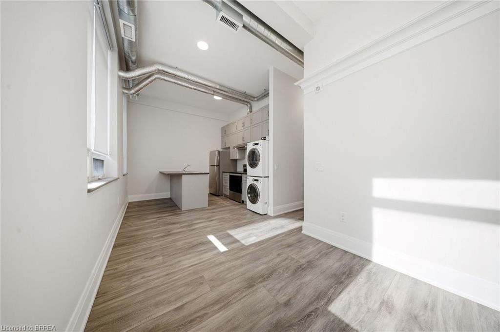201-11 Queen Street Property Photo 5