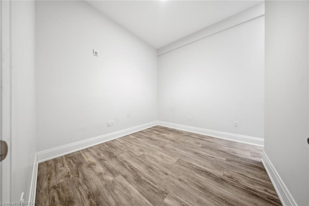 201-11 Queen Street Property Photo 8