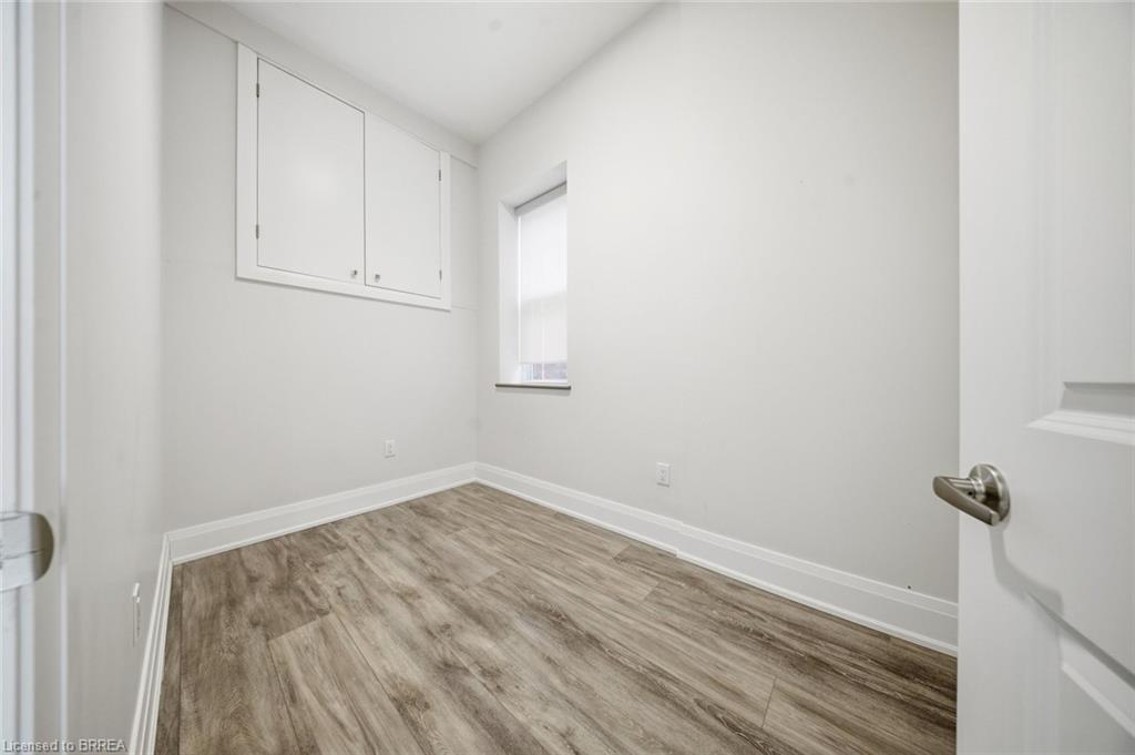201-11 Queen Street Property Photo 9