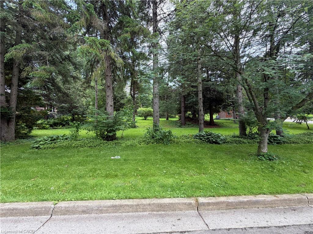 152 Mccall Crescent Property Photo 2