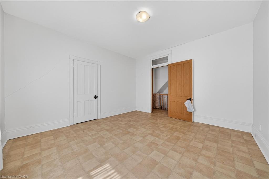 16 Mulberry Street Property Photo 27