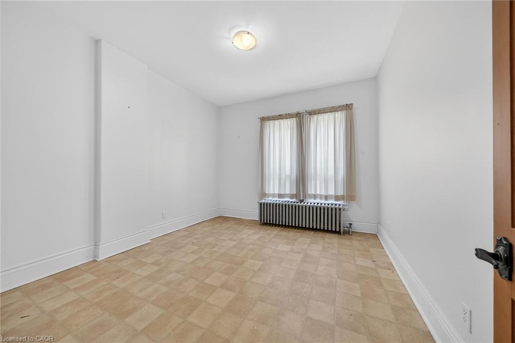 16 Mulberry Street Property Photo 31
