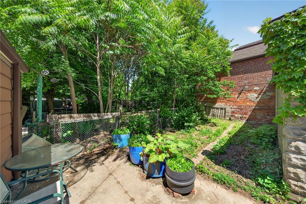 16 Mulberry Street Property Photo 46