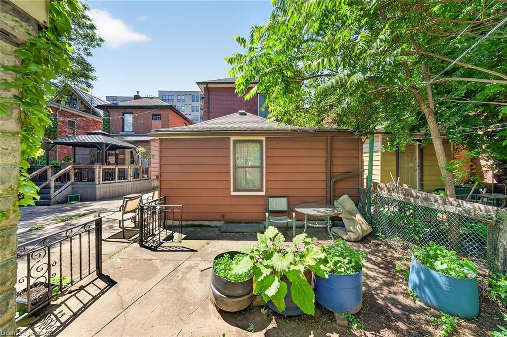 16 Mulberry Street Property Photo 48