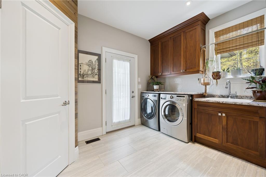 2073 Maplewood Road Property Photo 17