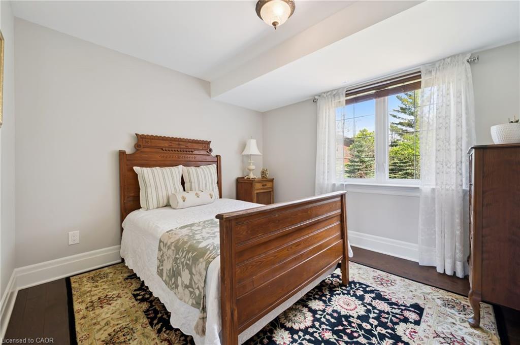 2073 Maplewood Road Property Photo 32