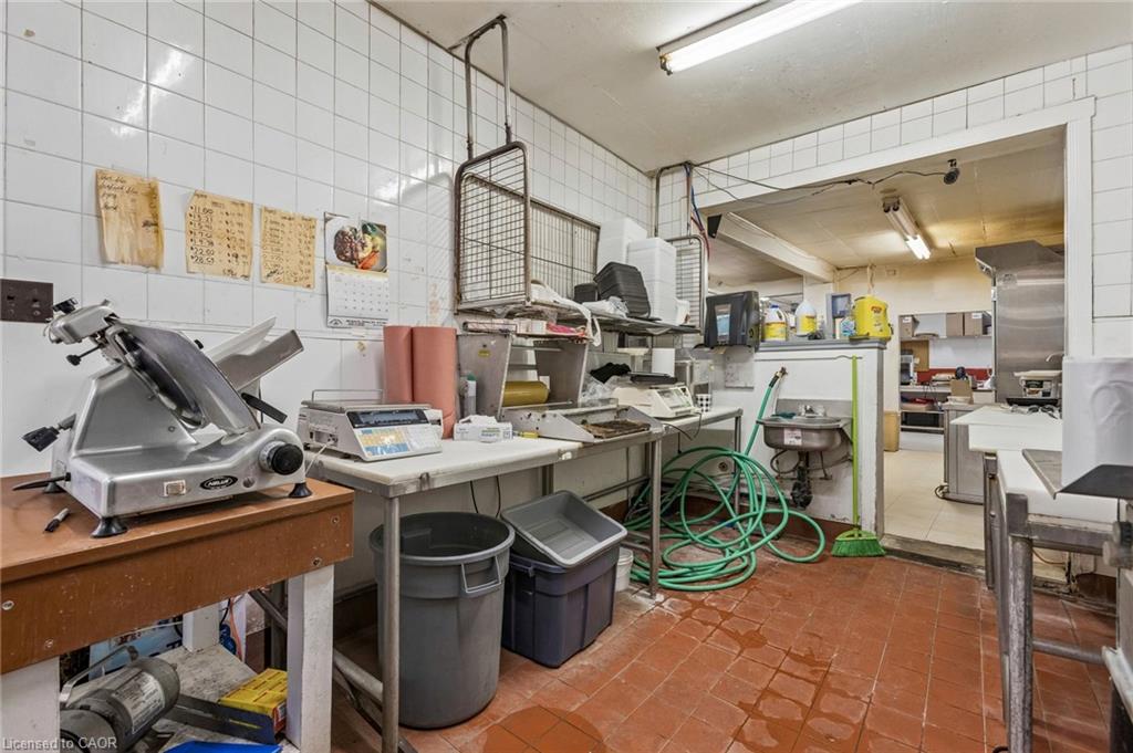 188 Queen Street Property Photo 32