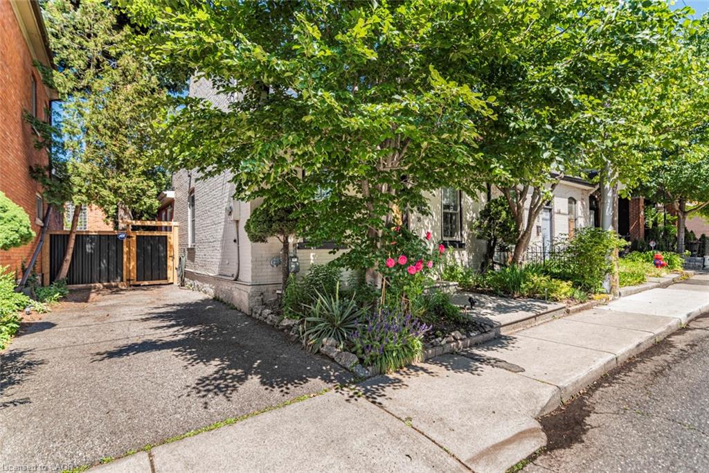 18 Pearl Street S Property Photo 3