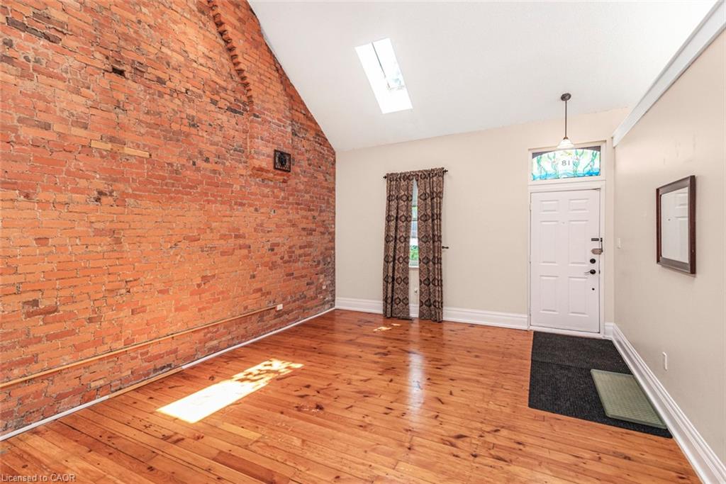 18 Pearl Street S Property Photo 4