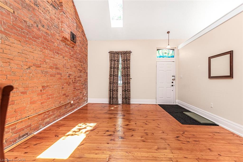 18 Pearl Street S Property Photo 5