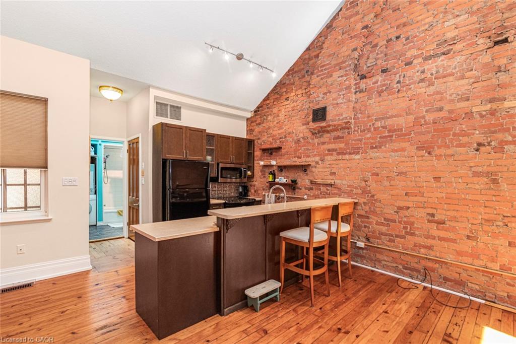 18 Pearl Street S Property Photo 8