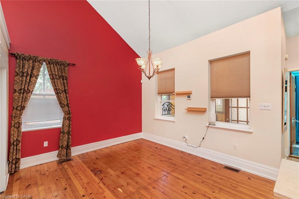 18 Pearl Street S Property Photo 14