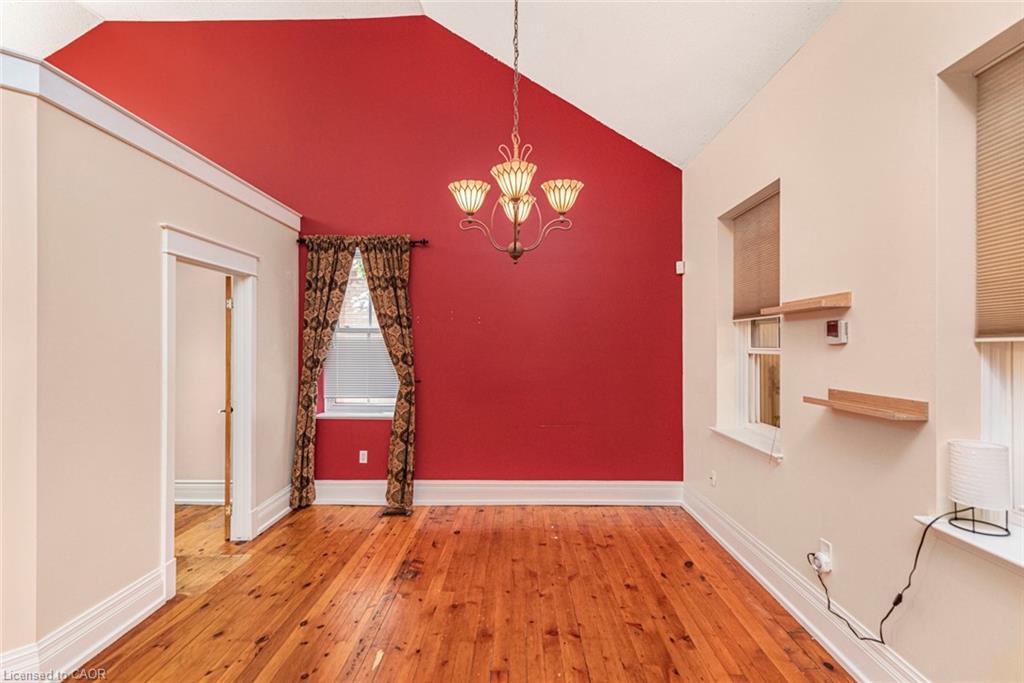 18 Pearl Street S Property Photo 15