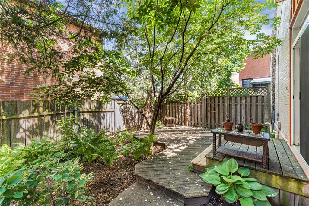 18 Pearl Street S Property Photo 31