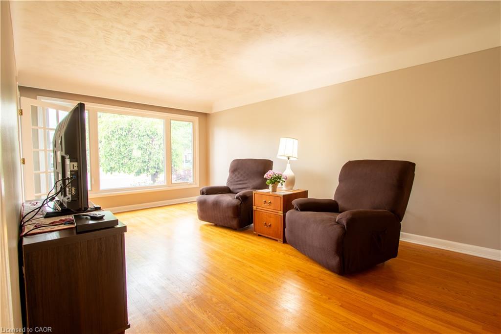 652 Upper Wentworth Street Property Photo 2