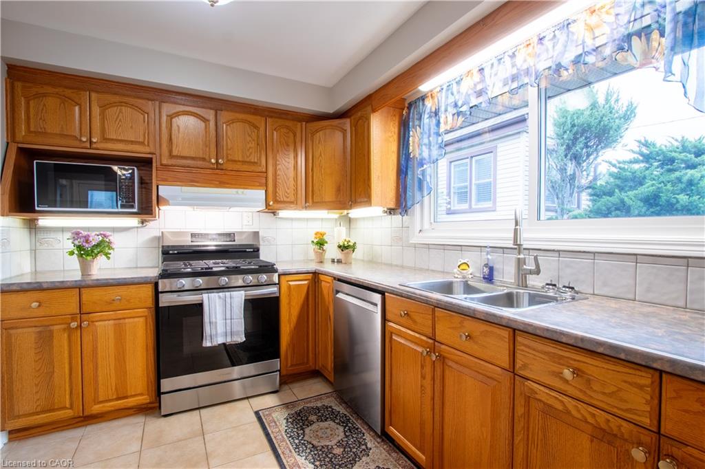652 Upper Wentworth Street Property Photo 3