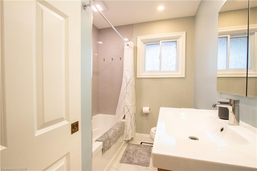 652 Upper Wentworth Street Property Photo 8