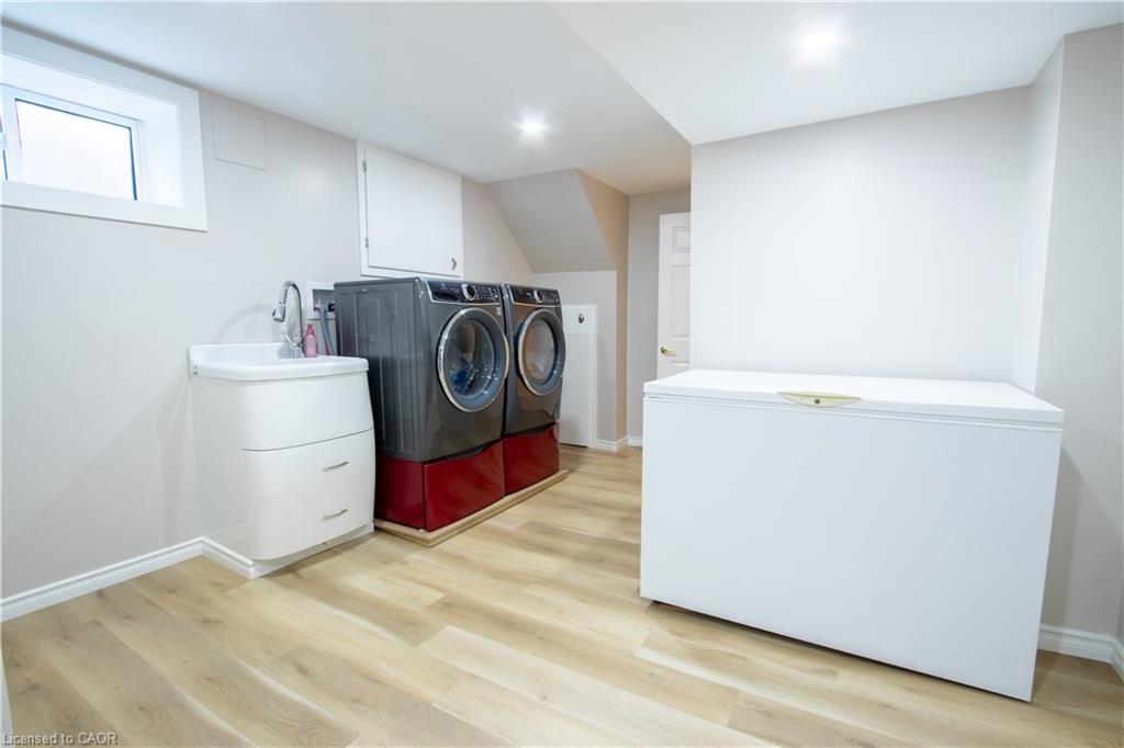 652 Upper Wentworth Street Property Photo 12