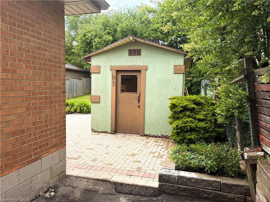 652 Upper Wentworth Street Property Photo 14