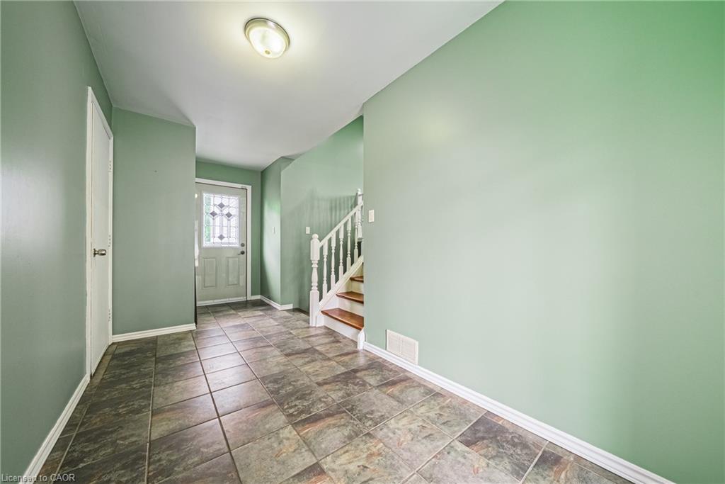 27 Ludlow Crescent Property Photo 3