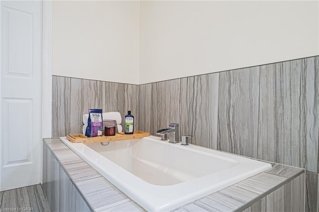 27 Ludlow Crescent Property Photo 18