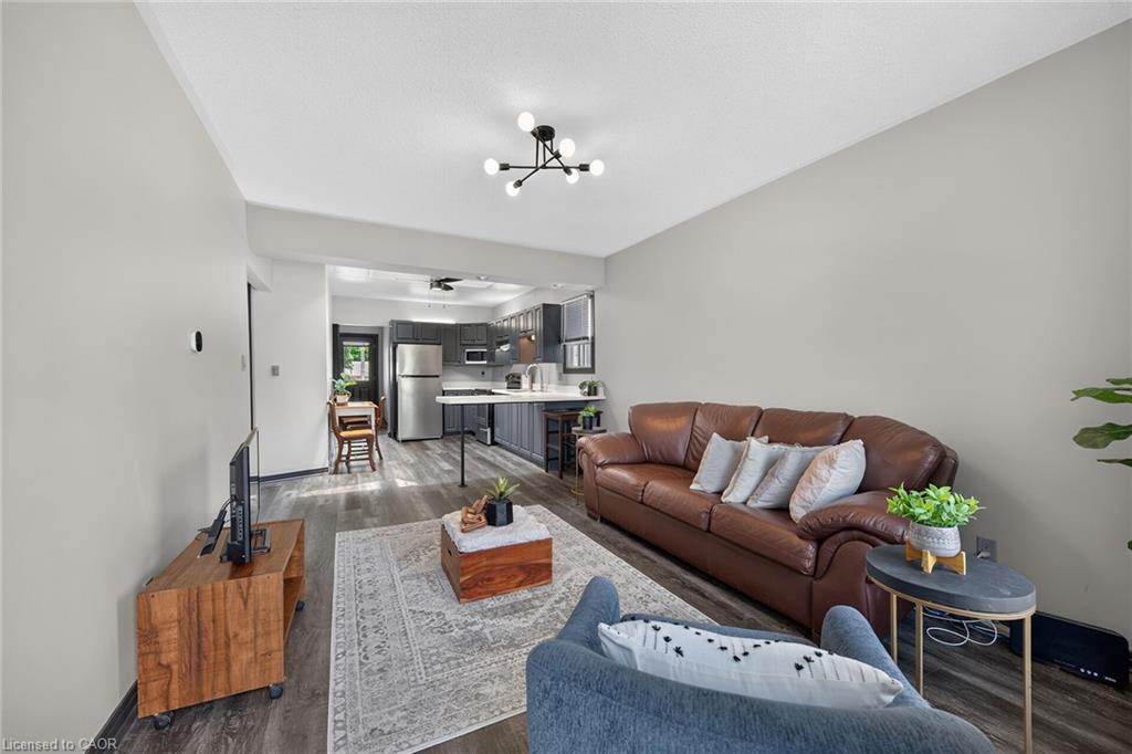 184 London Street N Property Photo 6