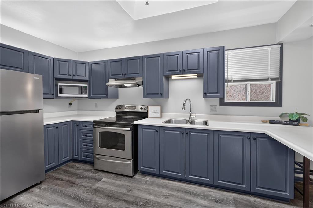 184 London Street N Property Photo 11