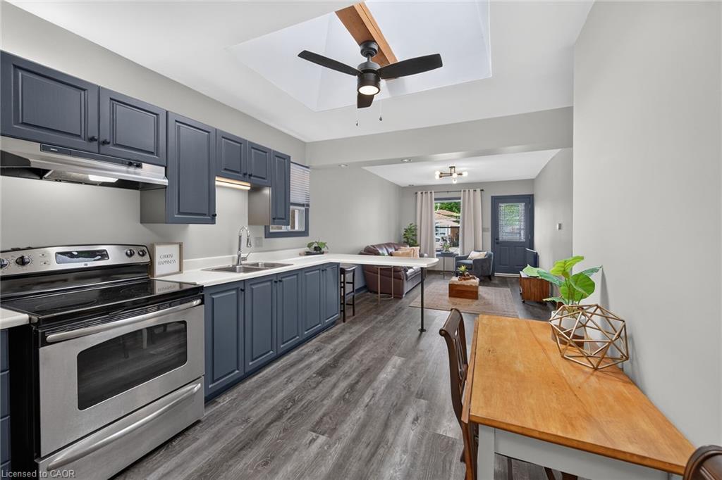 184 London Street N Property Photo 12