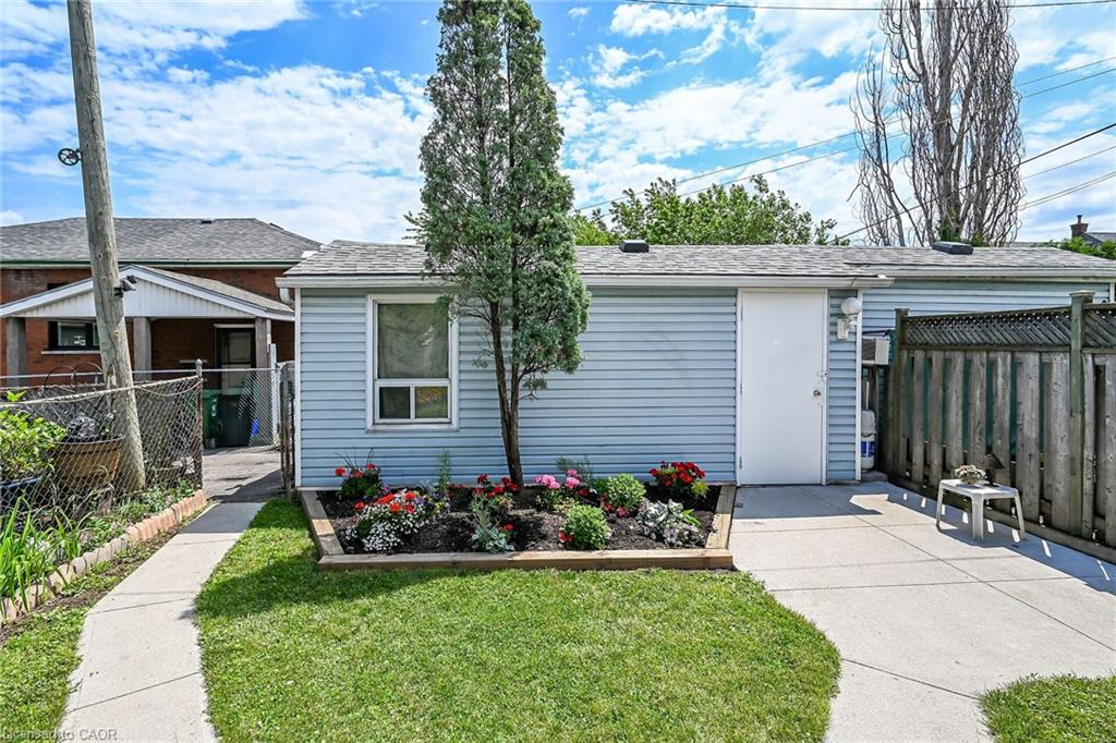 184 London Street N Property Photo 36