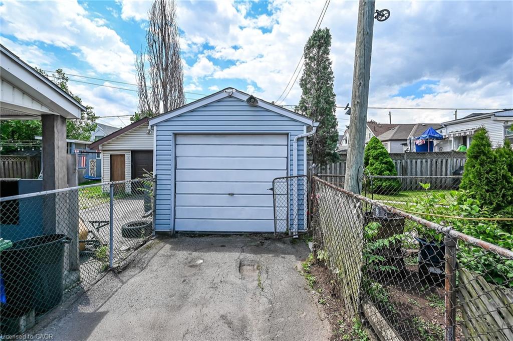 184 London Street N Property Photo 38