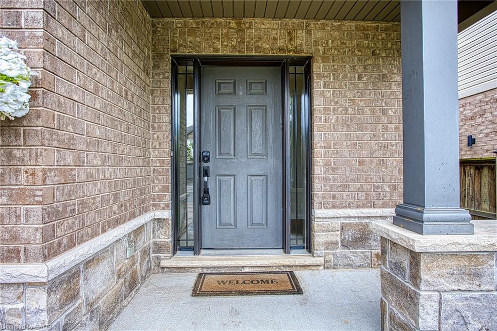 269 Cardinal Crescent Property Photo 4